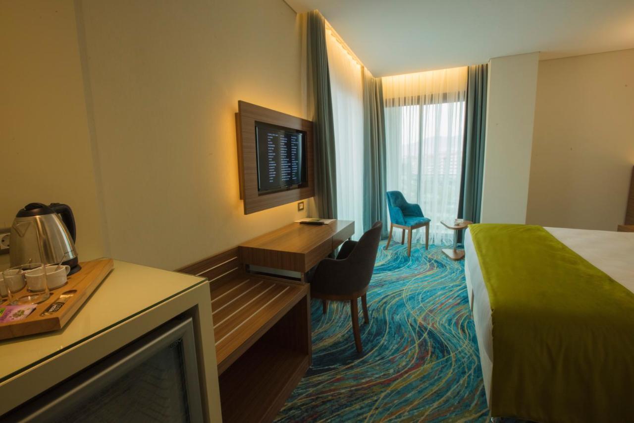 Готель Ibis Styles Bornova