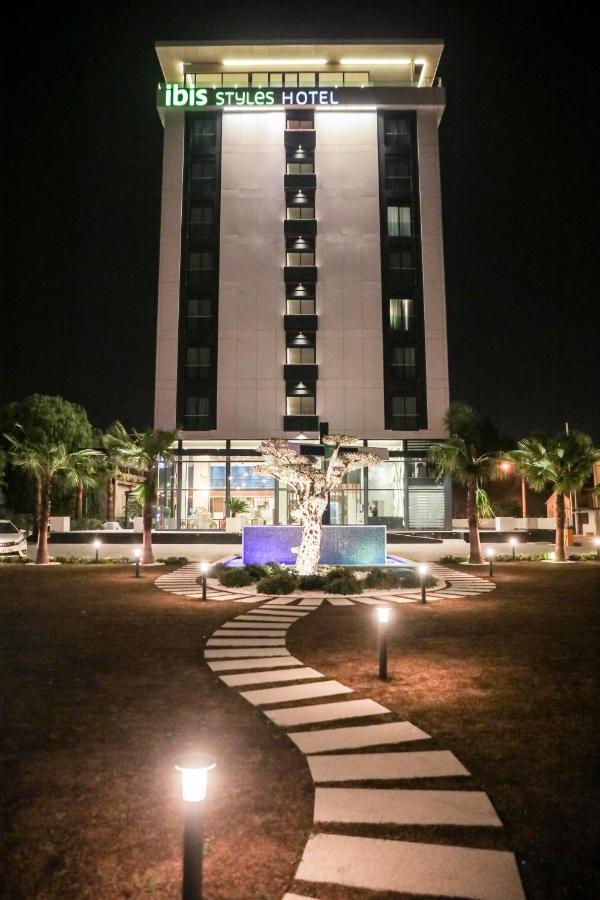 Готель Ibis Styles Bornova