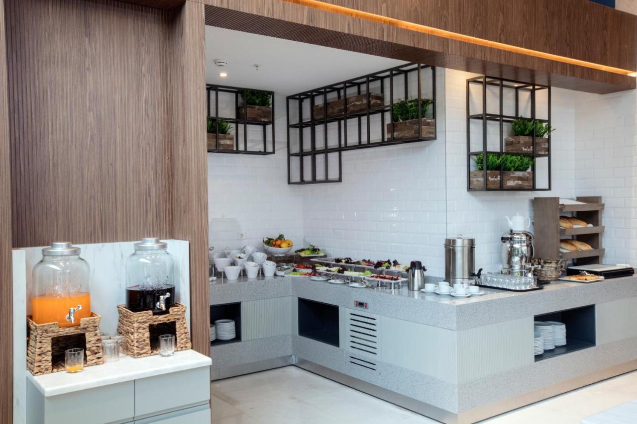 Ibis Styles Bornova Отель 4*